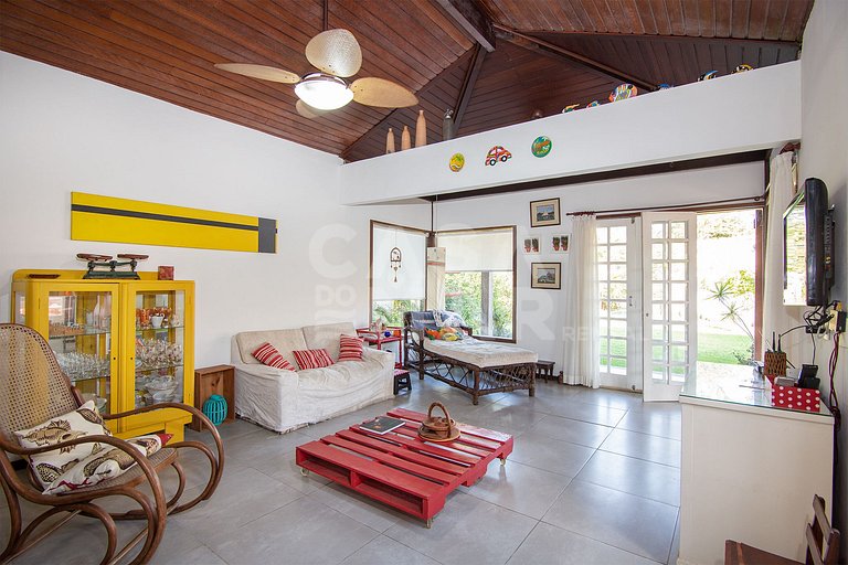 Beautiful house with two suites and a bedroom, in condominiu