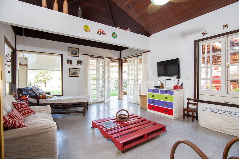Beautiful house with two suites and a bedroom, in condominiu