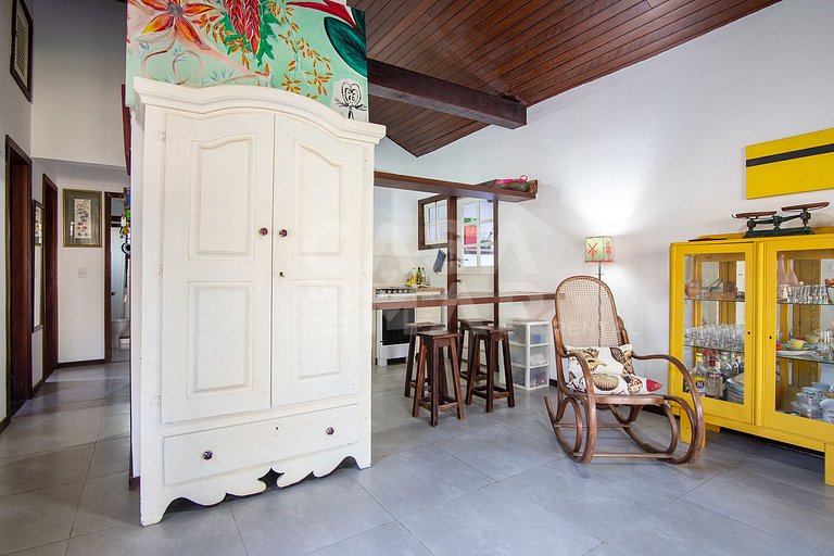 Beautiful house with two suites and a bedroom, in condominiu