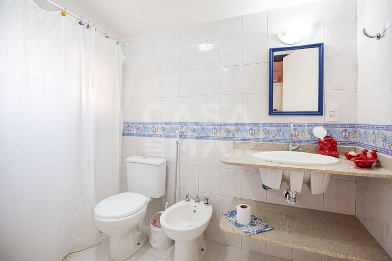 Beautiful house with two suites and a bedroom, in condominiu