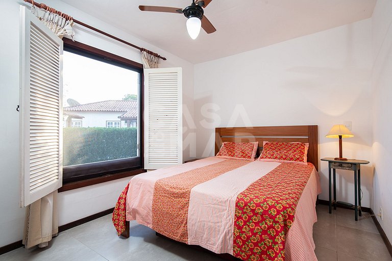 Beautiful house with two suites and a bedroom, in condominiu
