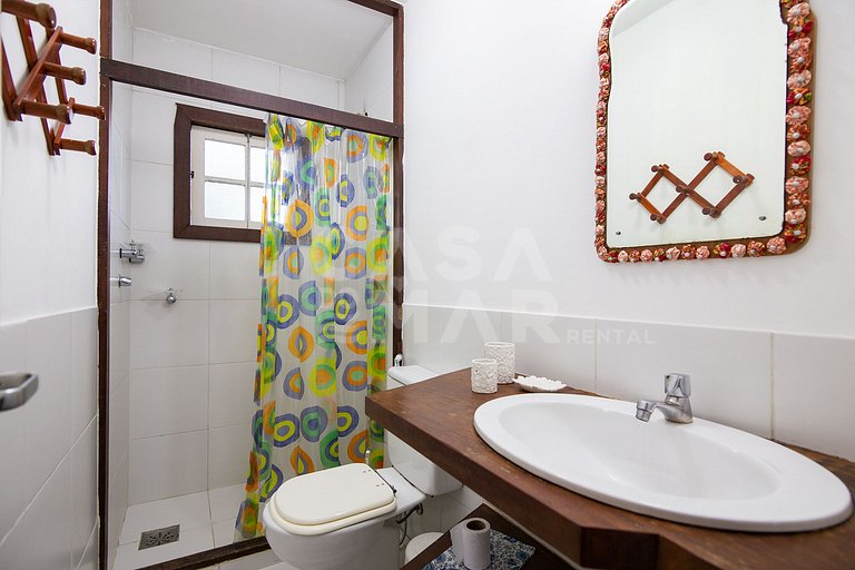Beautiful house with two suites and a bedroom, in condominiu