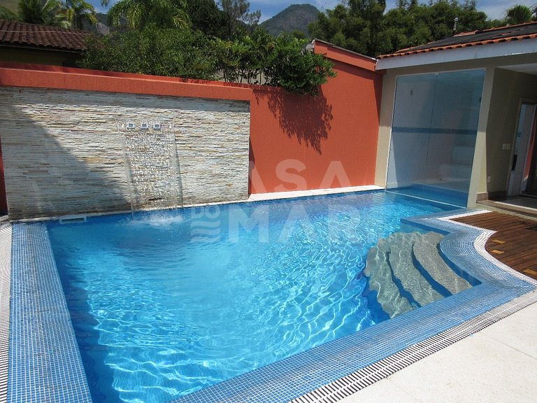 Casa com quatro suítes no Frade com piscina e churrasqueira