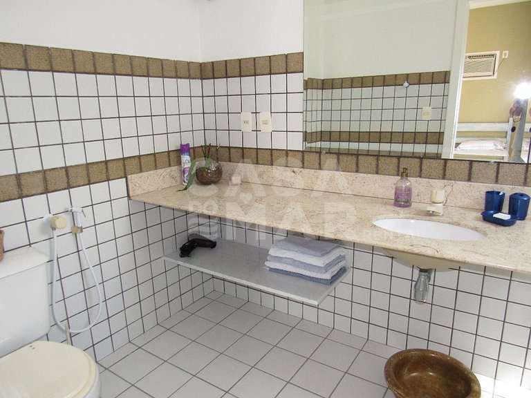 Casa com quatro suítes no Frade com piscina e churrasqueira
