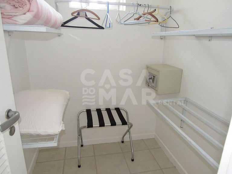 Casa com quatro suítes no Frade com piscina e churrasqueira