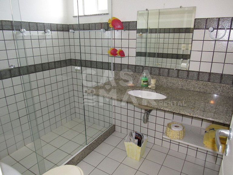 Casa com quatro suítes no Frade com piscina e churrasqueira