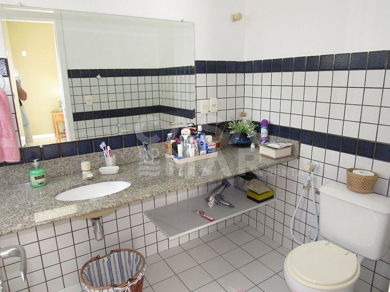 Casa com quatro suítes no Frade com piscina e churrasqueira