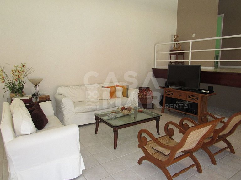 Casa com quatro suítes no Frade com piscina e churrasqueira