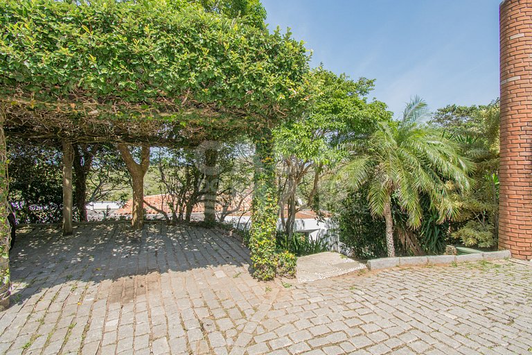 Beautiful Villa with six suites, and paradisiacal view of Fe