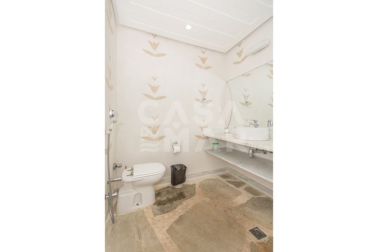 Beautiful Villa with six suites, and paradisiacal view of Fe