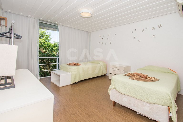 Beautiful Villa with six suites, and paradisiacal view of Fe