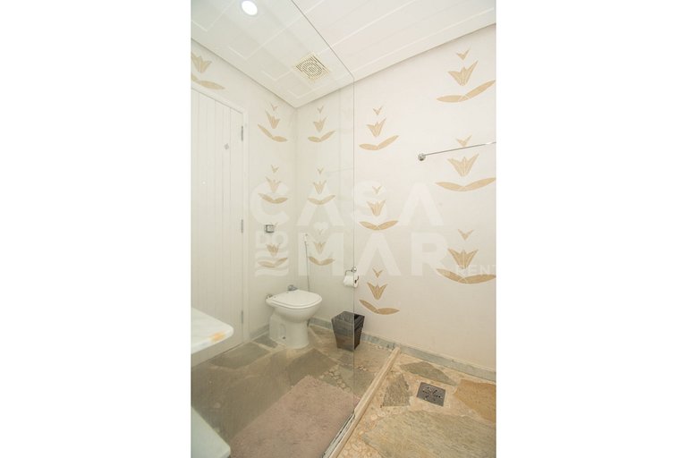 Beautiful Villa with six suites, and paradisiacal view of Fe
