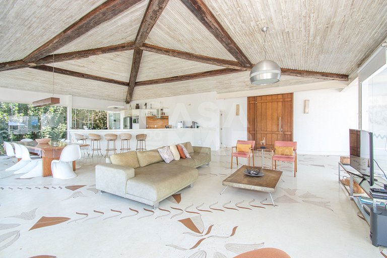 Beautiful Villa with six suites, and paradisiacal view of Fe