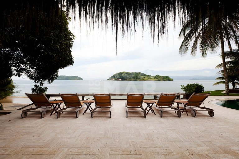 Villa with five suites on a private island - Princess Island