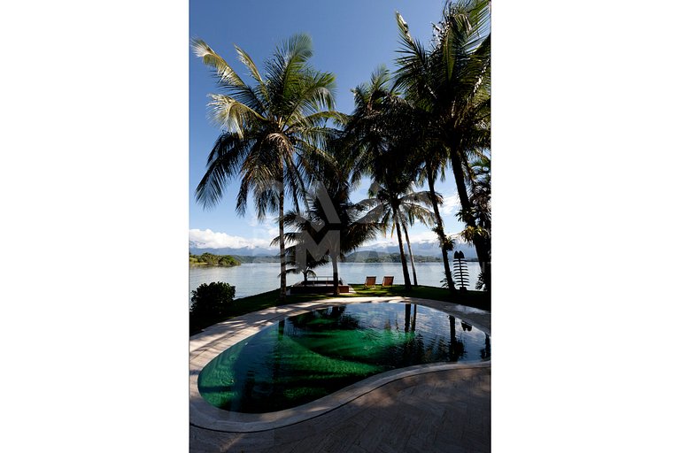 Villa with five suites on a private island - Princess Island