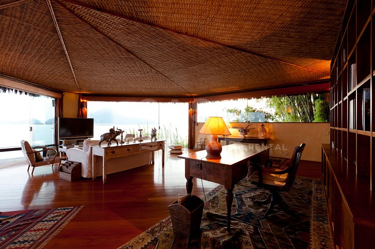 Villa with five suites on a private island - Princess Island