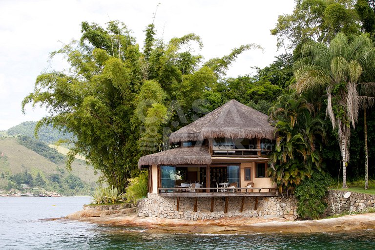 Villa with five suites on a private island - Princess Island