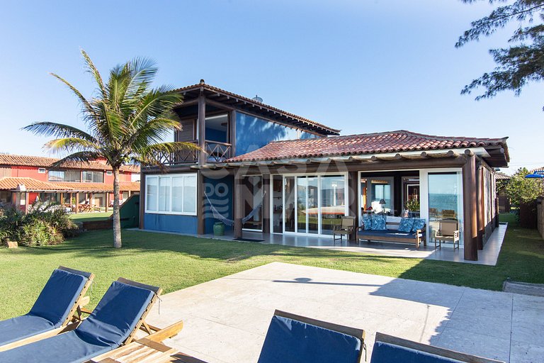 Casa frente mar com 6 suítes