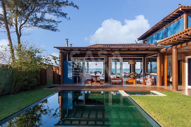 Casa frente mar com 6 suítes