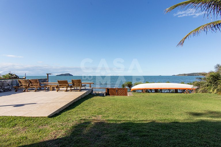 Casa frente mar com 6 suítes