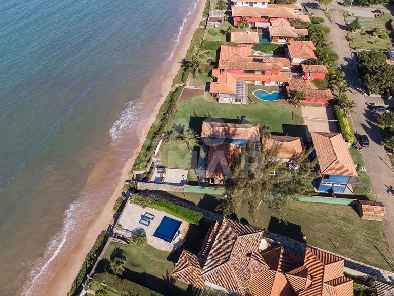 Casa frente mar com 6 suítes