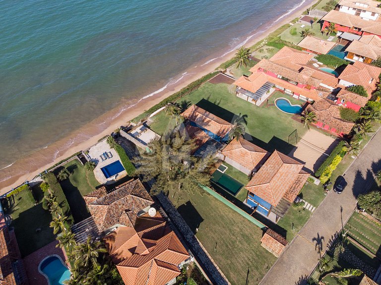 Casa frente mar com 6 suítes