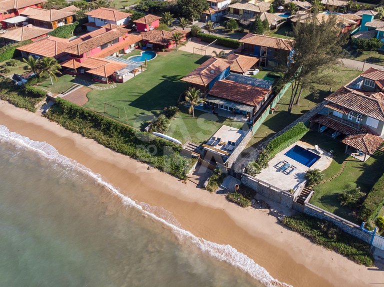 Casa frente mar com 6 suítes