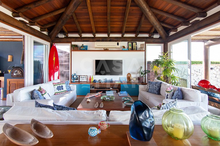 Casa frente mar com 6 suítes
