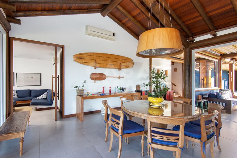 Casa frente mar com 6 suítes
