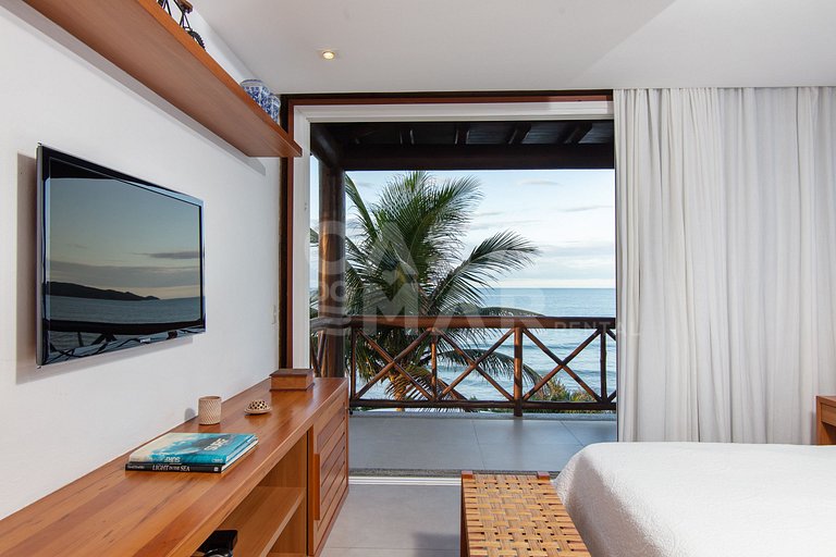 Casa frente mar com 6 suítes