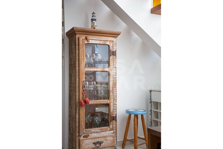 Beautiful house with five bedrooms, in a condominium.