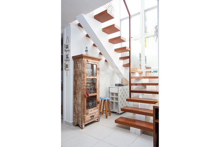 Casa com cinco quartos, piscina e espaço gourmet