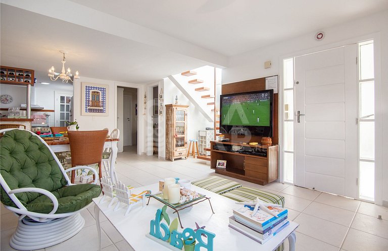 Casa com cinco quartos, piscina e espaço gourmet