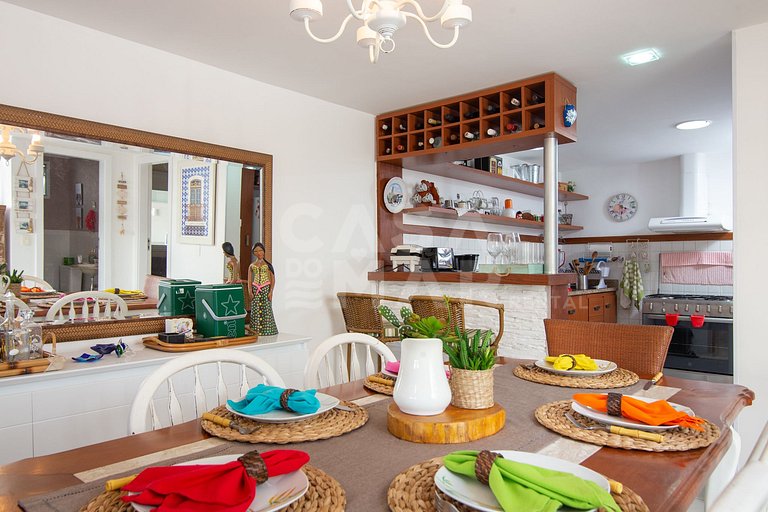 Casa com cinco quartos, piscina e espaço gourmet