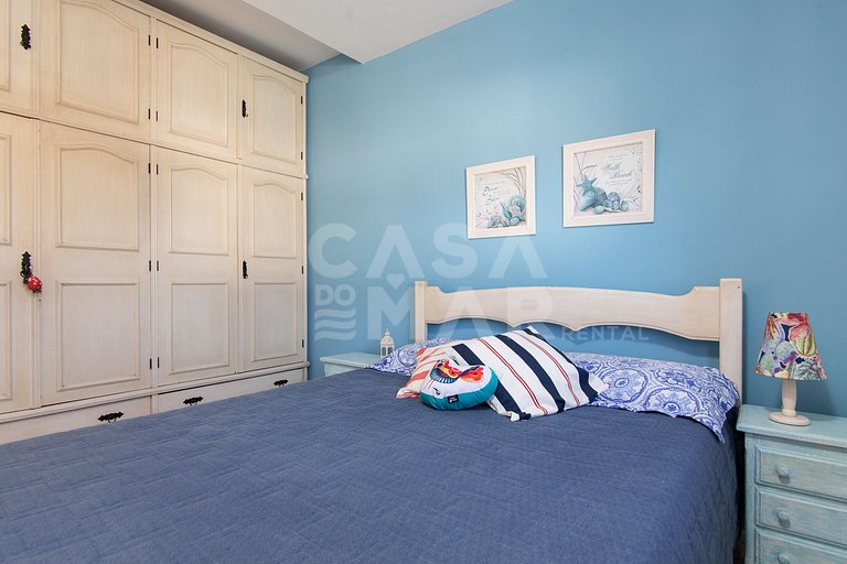 Casa com cinco quartos, piscina e espaço gourmet