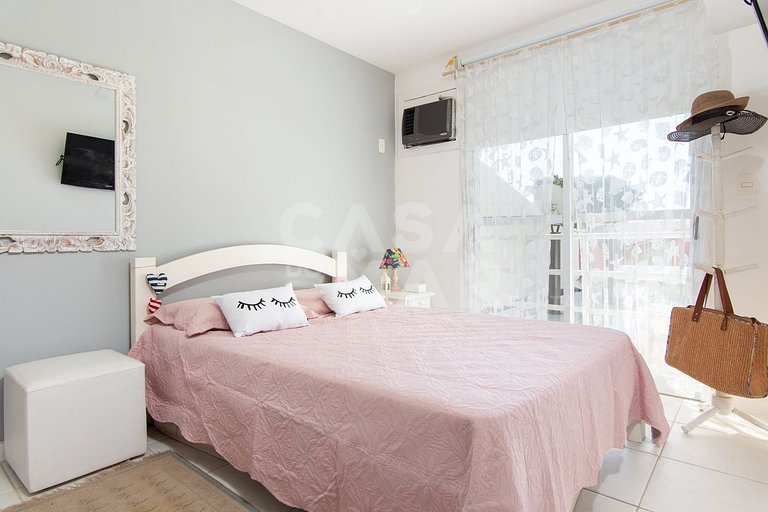 Casa com cinco quartos, piscina e espaço gourmet