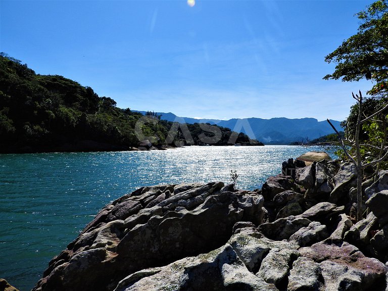 Linda ilha com cinco suítes, e praia privativa