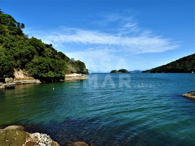 Beautiful private island with five spacious suites