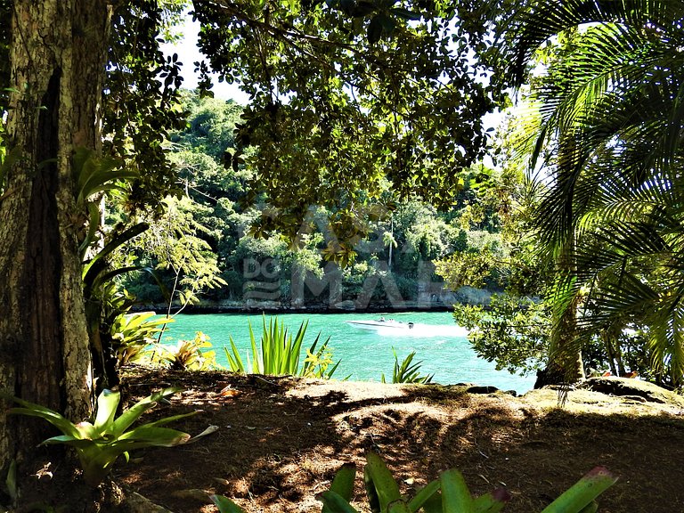 Linda ilha com cinco suítes, e praia privativa