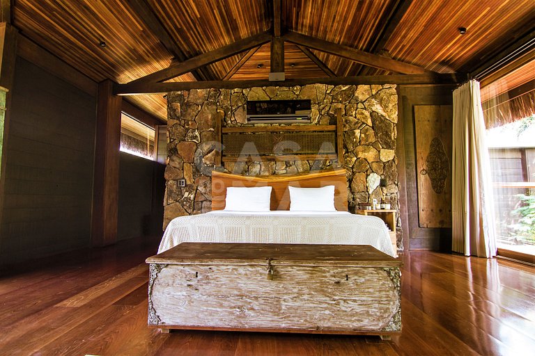 Beautiful private island with five spacious suites