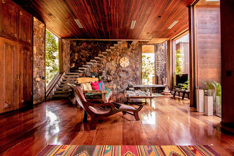 Beautiful private island with five spacious suites