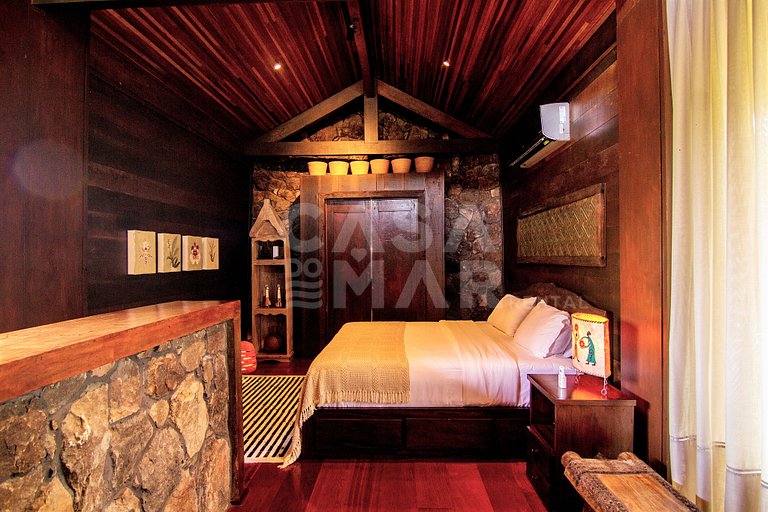 Beautiful private island with five spacious suites