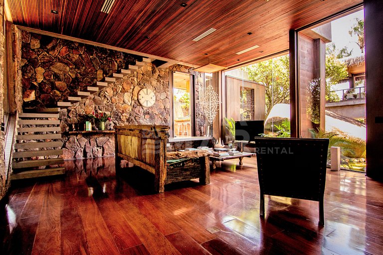 Beautiful private island with five spacious suites
