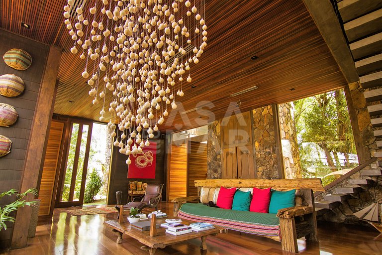 Beautiful private island with five spacious suites