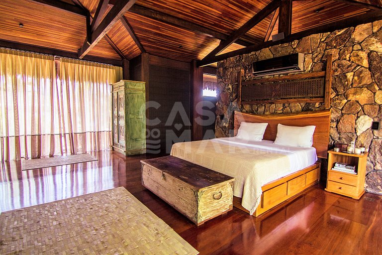 Beautiful private island with five spacious suites