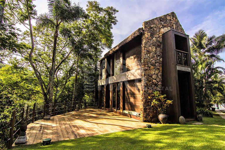 Beautiful private island with five spacious suites