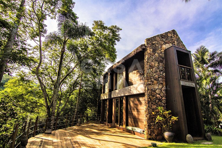 Beautiful private island with five spacious suites