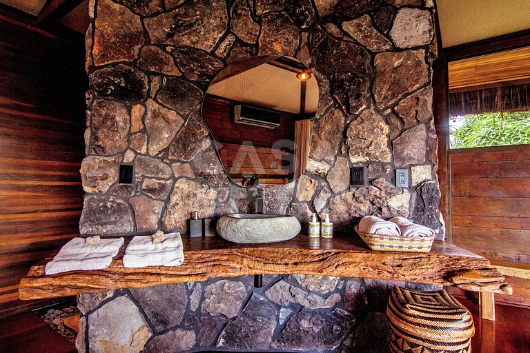 Beautiful private island with five spacious suites