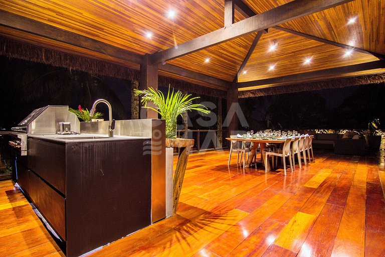Beautiful private island with five spacious suites
