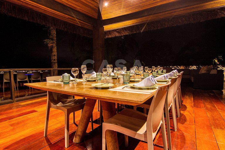Beautiful private island with five spacious suites
